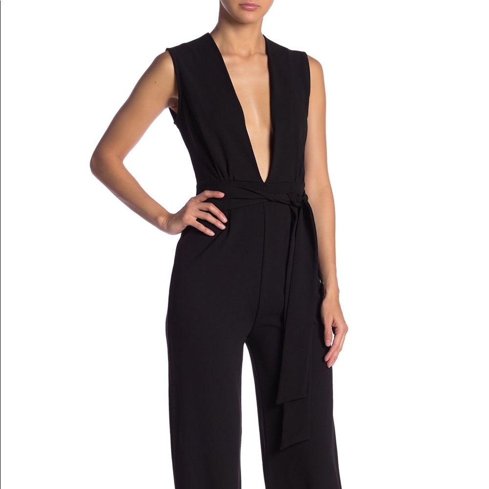 Waist Deep V neck sleeveless jumpsuit. - Picture 3 of 3
